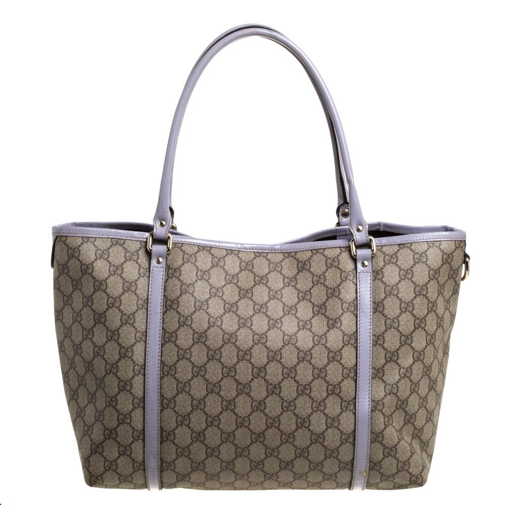 This Joy tote from Gucci is truly charming and comes finely crafted from the signature GG Supreme canvas and patent leather. It has been detailed with a brand logo on the front and dual top handles. It opens to a spacious fabric interior with ample