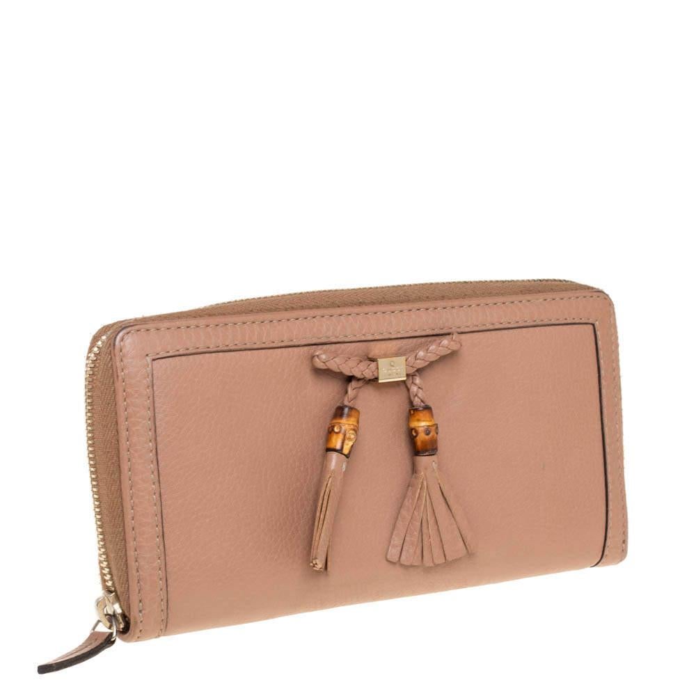 Gucci Beige Leather Bamboo Tassel Bow Zip Around Wallet In Fair Condition In Dubai, Al Qouz 2