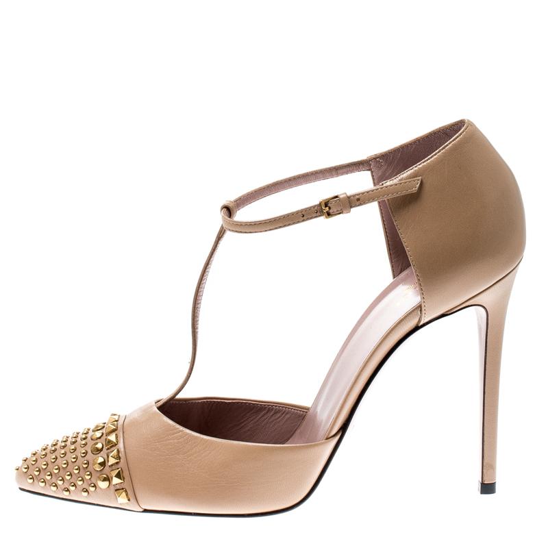 If you wonder what style really looks like then take a look at these beautiful beige Coline pumps from Gucci. These intricately designed leather pumps have metal studs on the cap toe and are equipped with 
