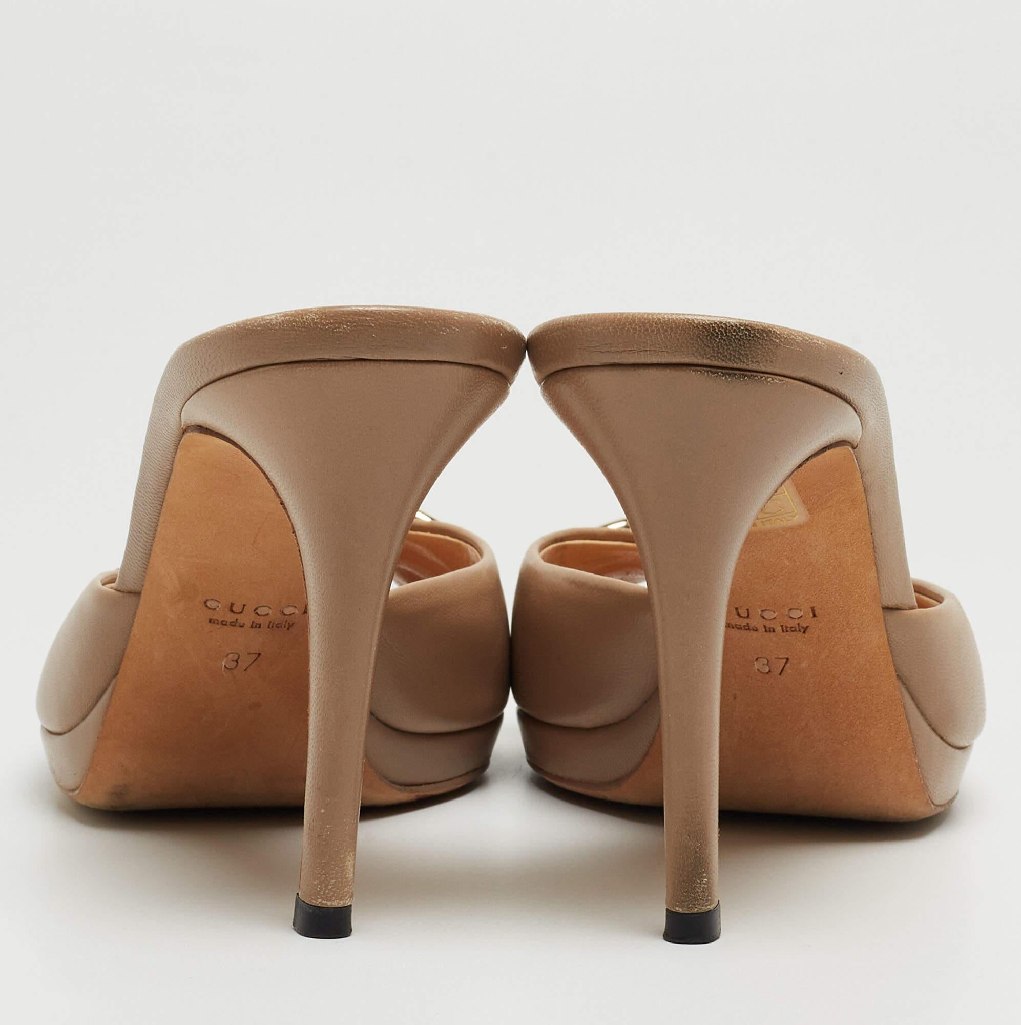 Gucci Beige Leather Hollywood Slide Sandals Size 37 In Good Condition In Dubai, Al Qouz 2