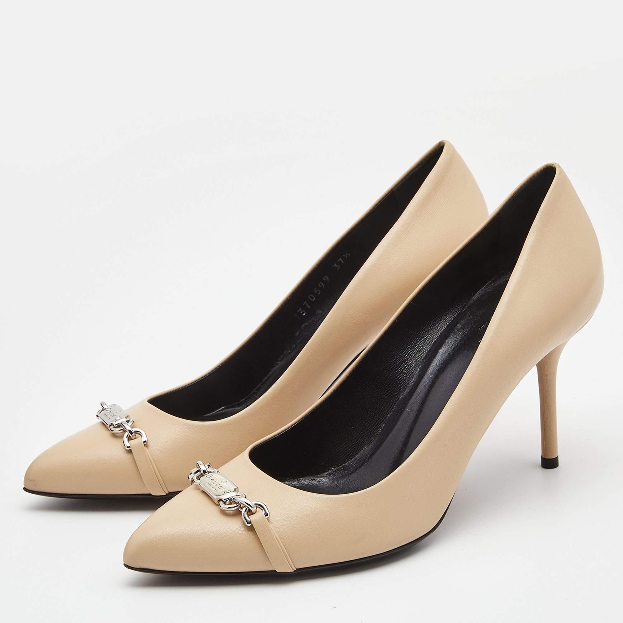 Women's Gucci Beige Leather Logo plaque Pointed Toe Pumps Size 37.5