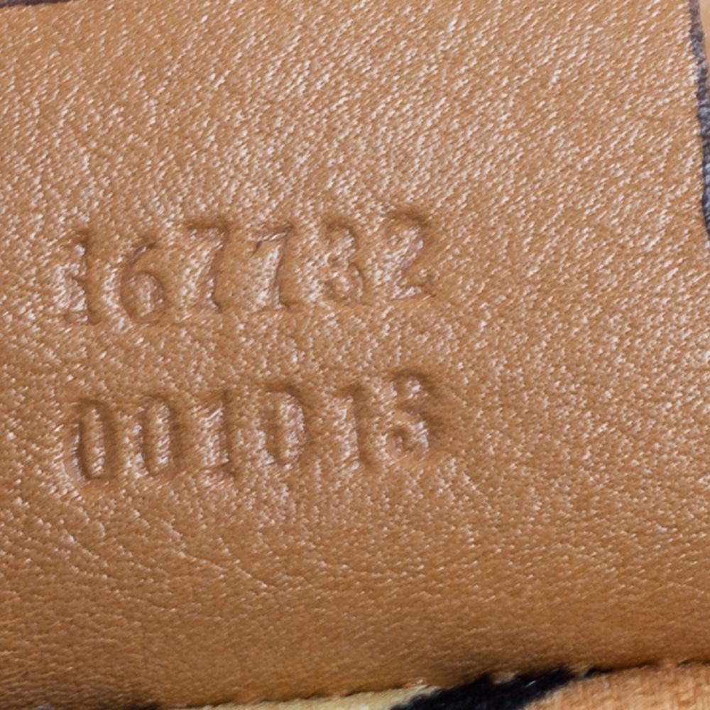 Gucci - Sac à main Britt en cuir beige avec pompon, taille moyenne 7