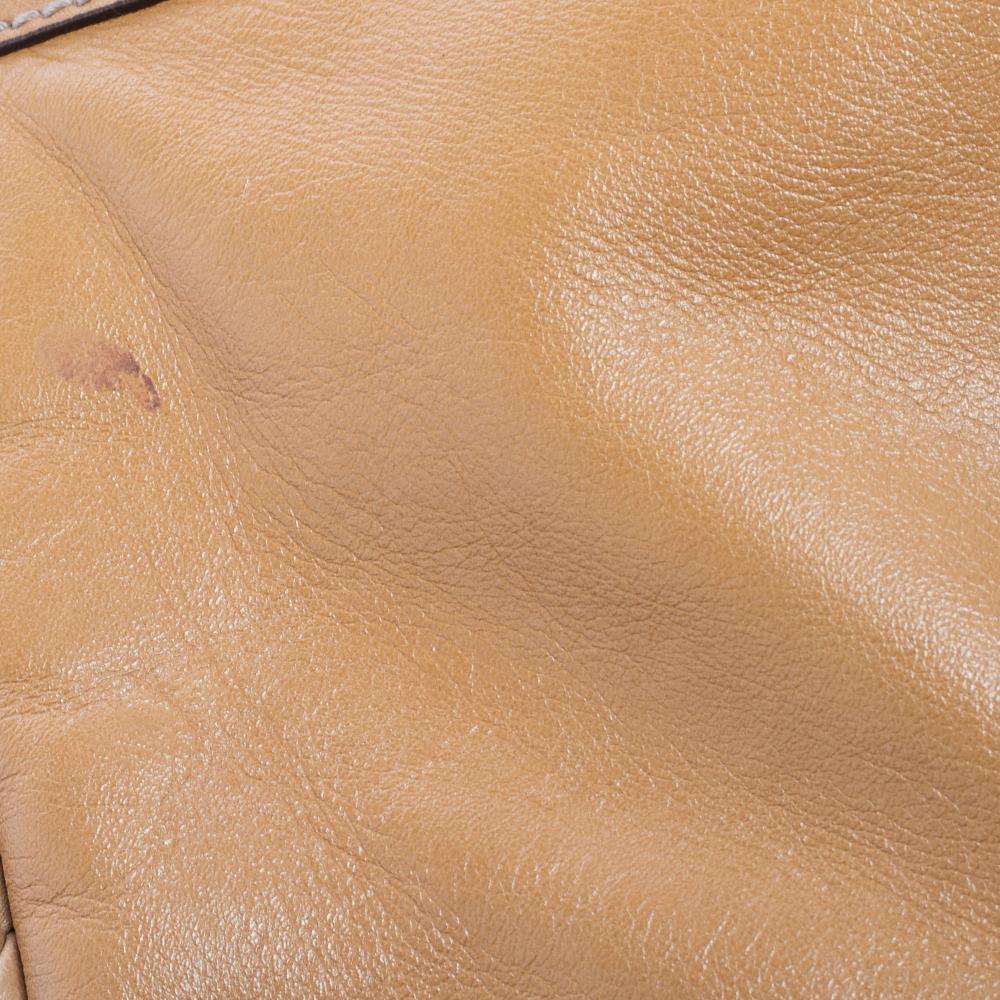 Gucci - Sac à main Britt en cuir beige avec pompon, taille moyenne 8