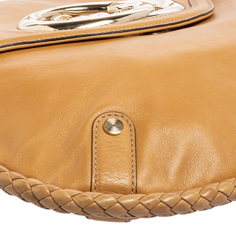 Gucci - Sac à main Britt en cuir beige avec pompon, taille moyenne 3