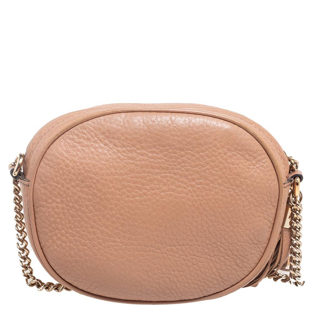 This Soho Disco bag is one of the many designs by Gucci that is loved by women worldwide. The bag is constructed from beige leather and designed with the signature GG on the front. It features a spacious canvas interior for your essentials, a