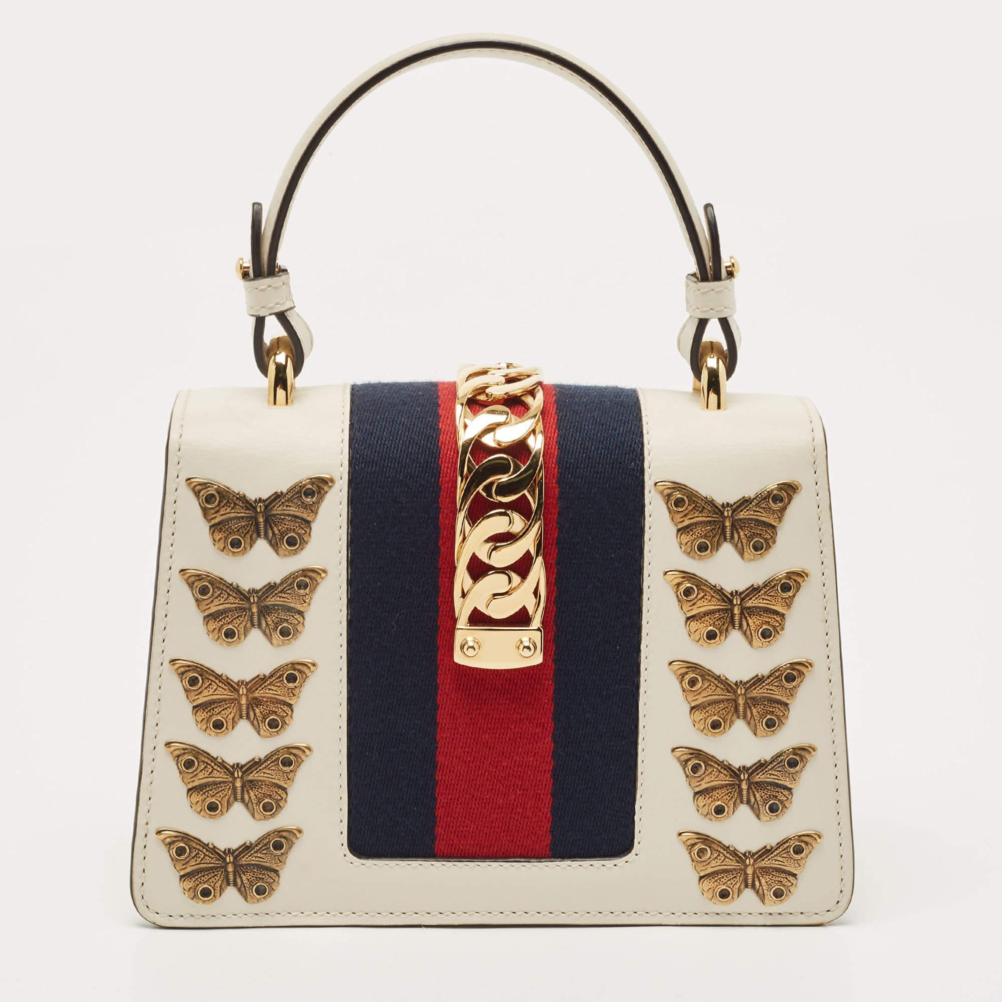 Gucci Beige Leather Mini Sylvie Animal Stud Embellished Top Handle Bag In Good Condition In Dubai, Al Qouz 2