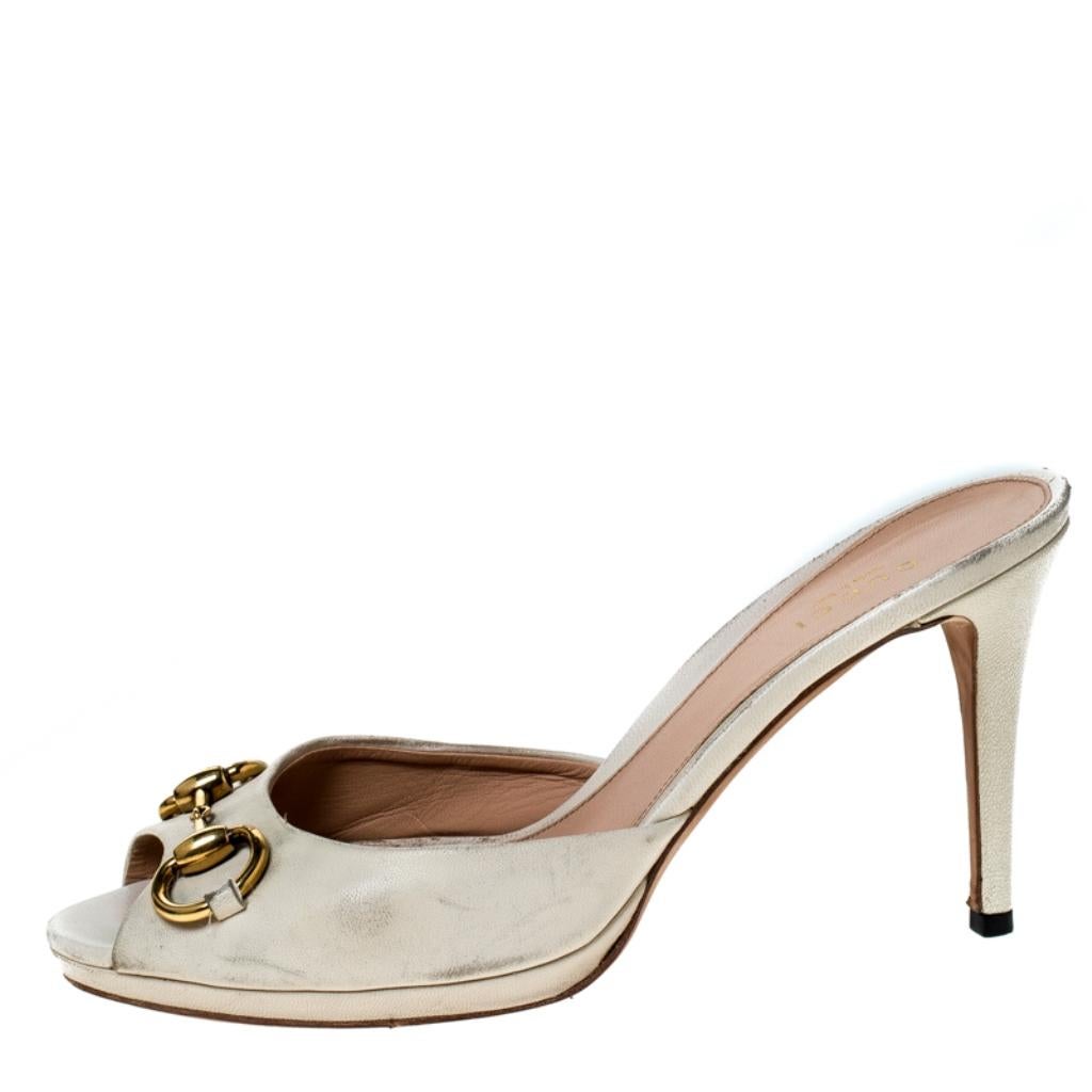 Finesse and poise will all come naturally to you when you step out in this pair of New Hollywood slides from Gucci. Crafted from beige leather, the slides have been styled with the iconic Horsebit detail at the front and stiletto heels. The insoles