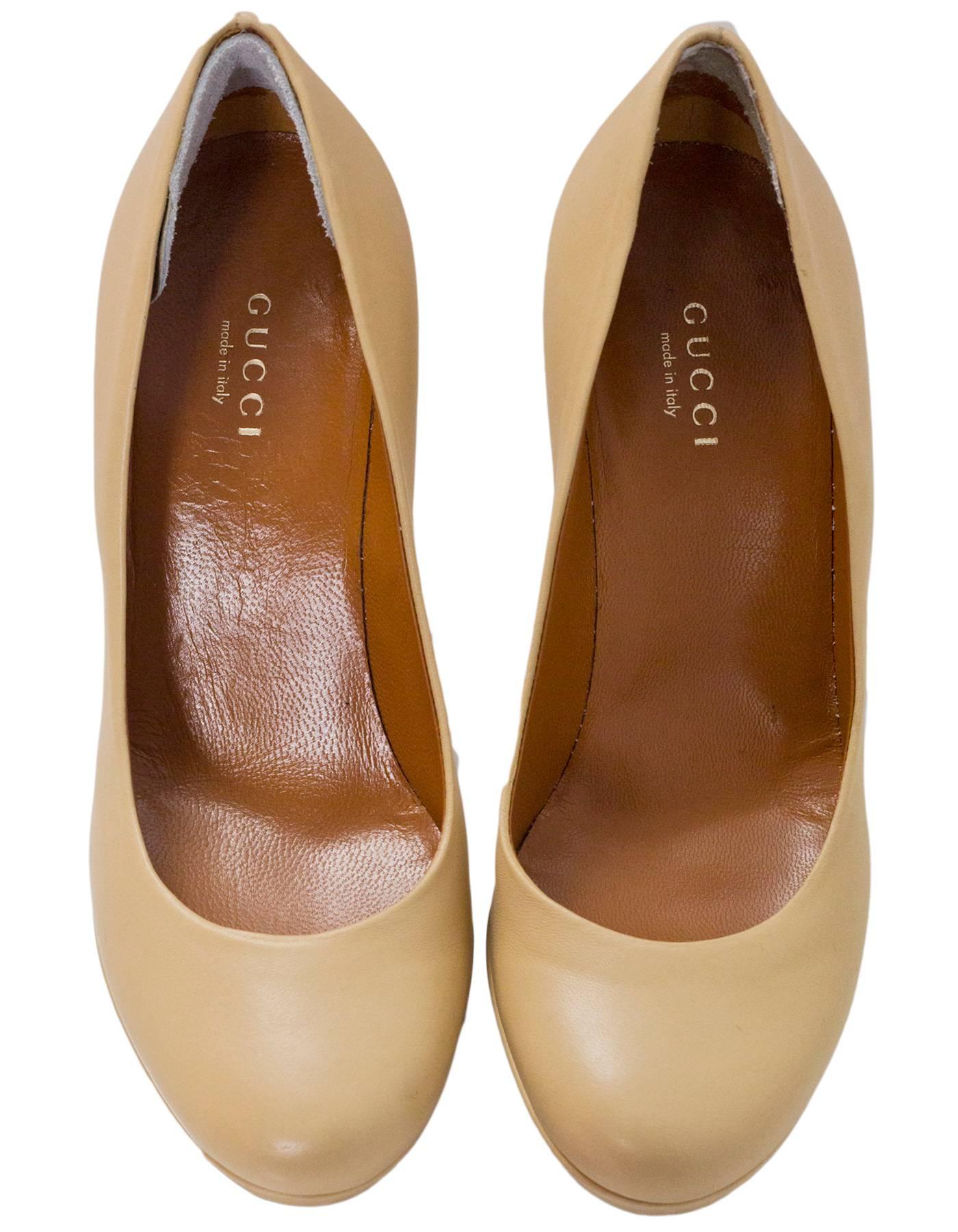 Gucci Beige Leather Pumps Sz 35.5 In Good Condition In New York, NY