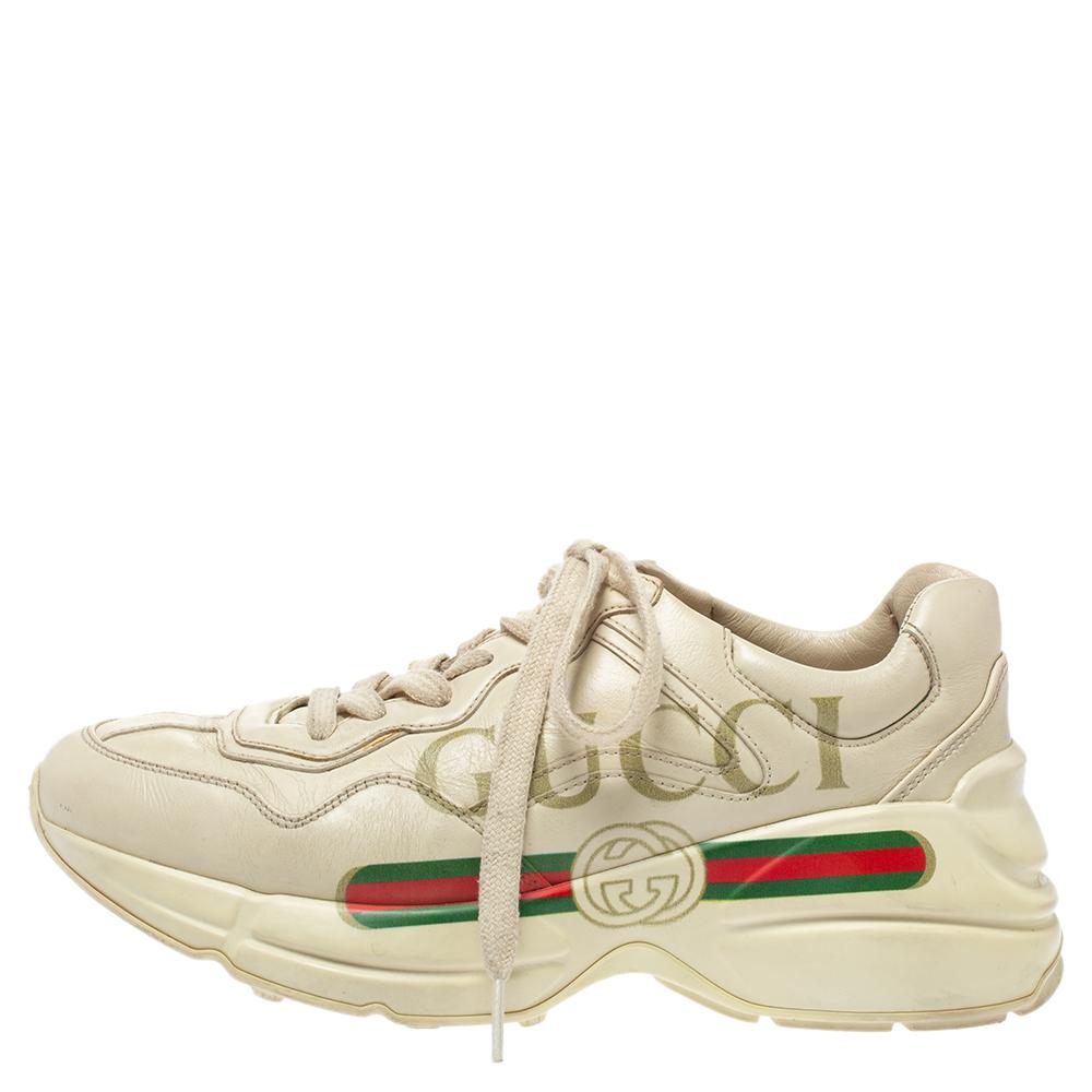 Project a stylish look every time you step out in these sneakers from Gucci. They are crafted from beige leather and styled with lace-ups on the vamps and brand logos on the sides. They are equipped with comfortable leather-lined insoles and durable