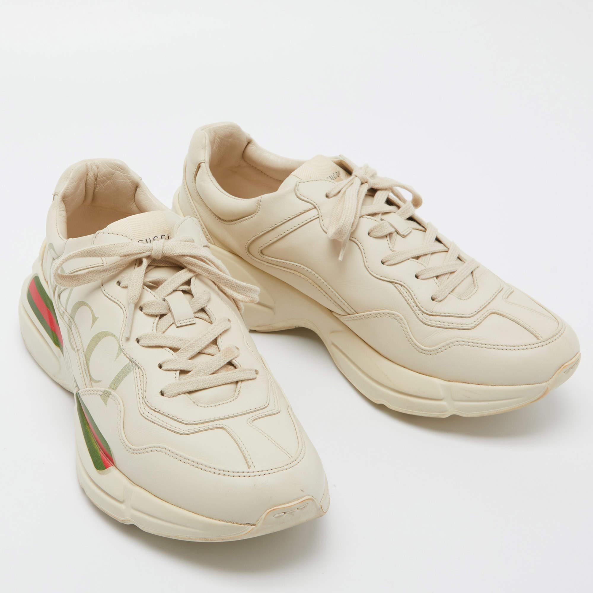 Gucci Beige Leather Rhyton Vintage Logo Low Top Sneakers Size 43 In Good Condition In Dubai, Al Qouz 2