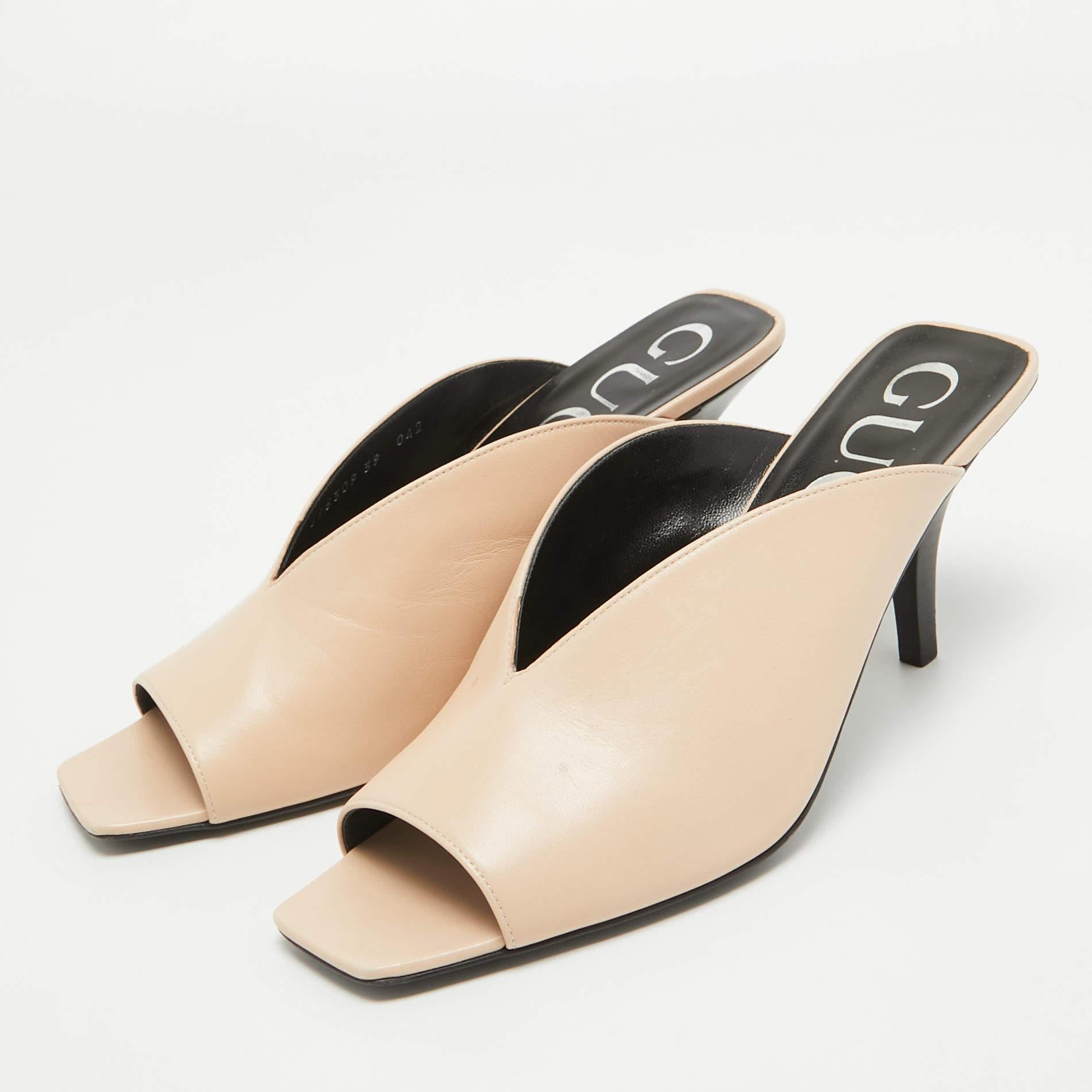 Gucci Beige Leder Slide Sandalen Größe 39 im Angebot 1