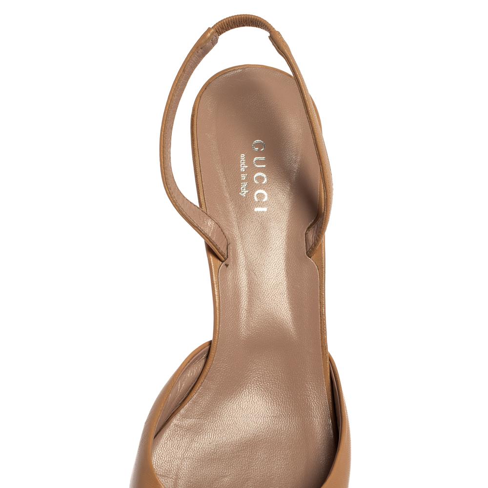 Donna Gucci Sandali a punta con borchie in pelle beige misura 38,5