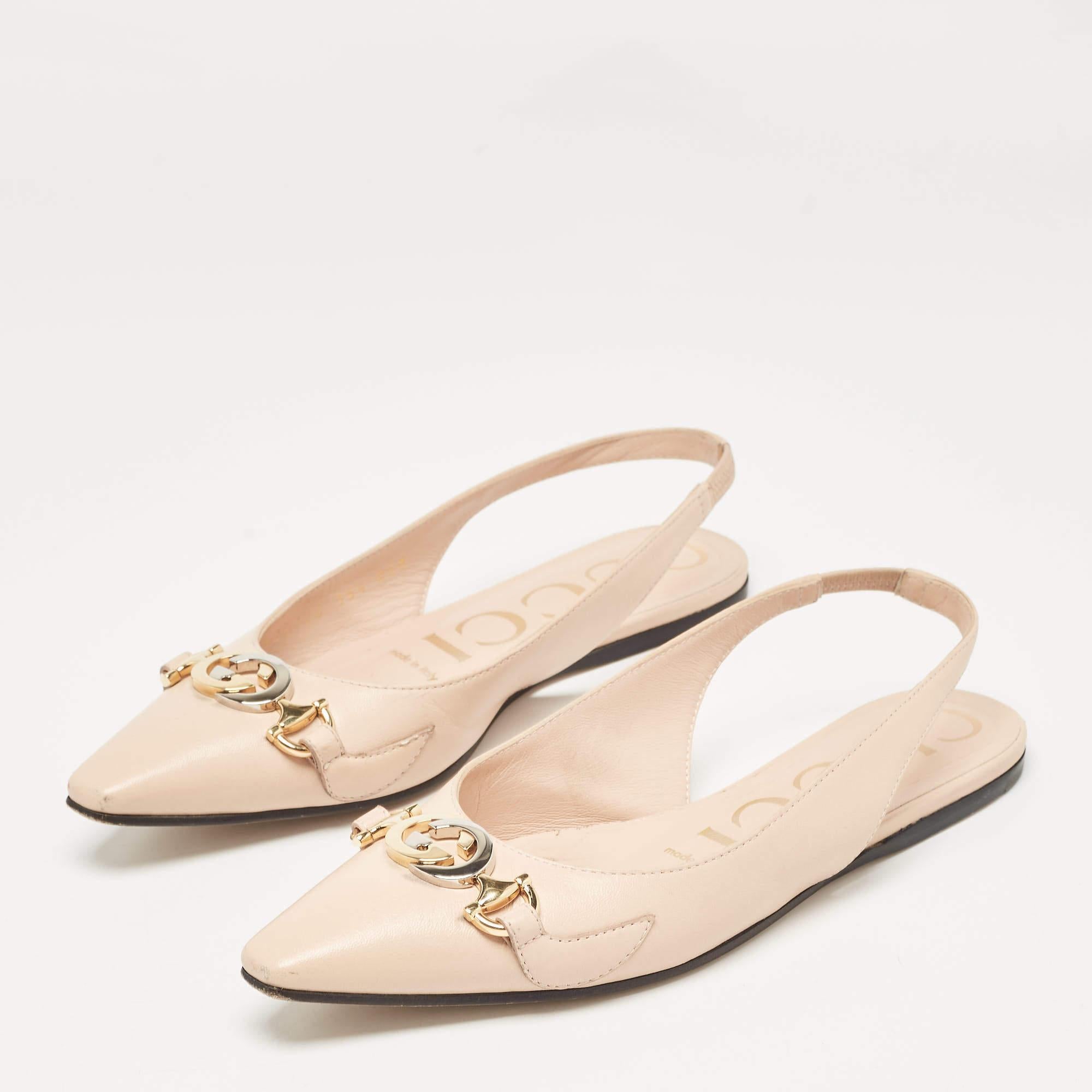 These sandals will frame your feet in an elegant manner. Crafted from quality materials they display a classy design and comfortable insoles.