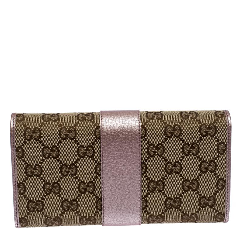 A true sign of style and reliability this high-quality GG canvas and leather wallet from Gucci is sleek. The continental wallet comes with a front flap that opens to a leather and fabric interior with multiple card slots, a zip coin pocket and open