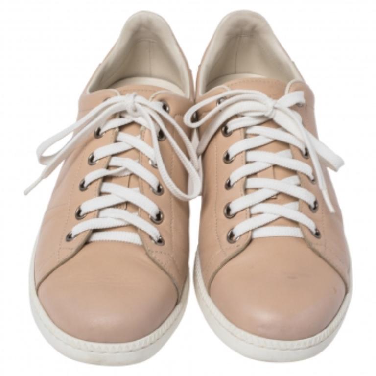 Gucci Beige Low Top Lace Sneakers Size 37.5 In Good Condition For Sale In Dubai, Al Qouz 2