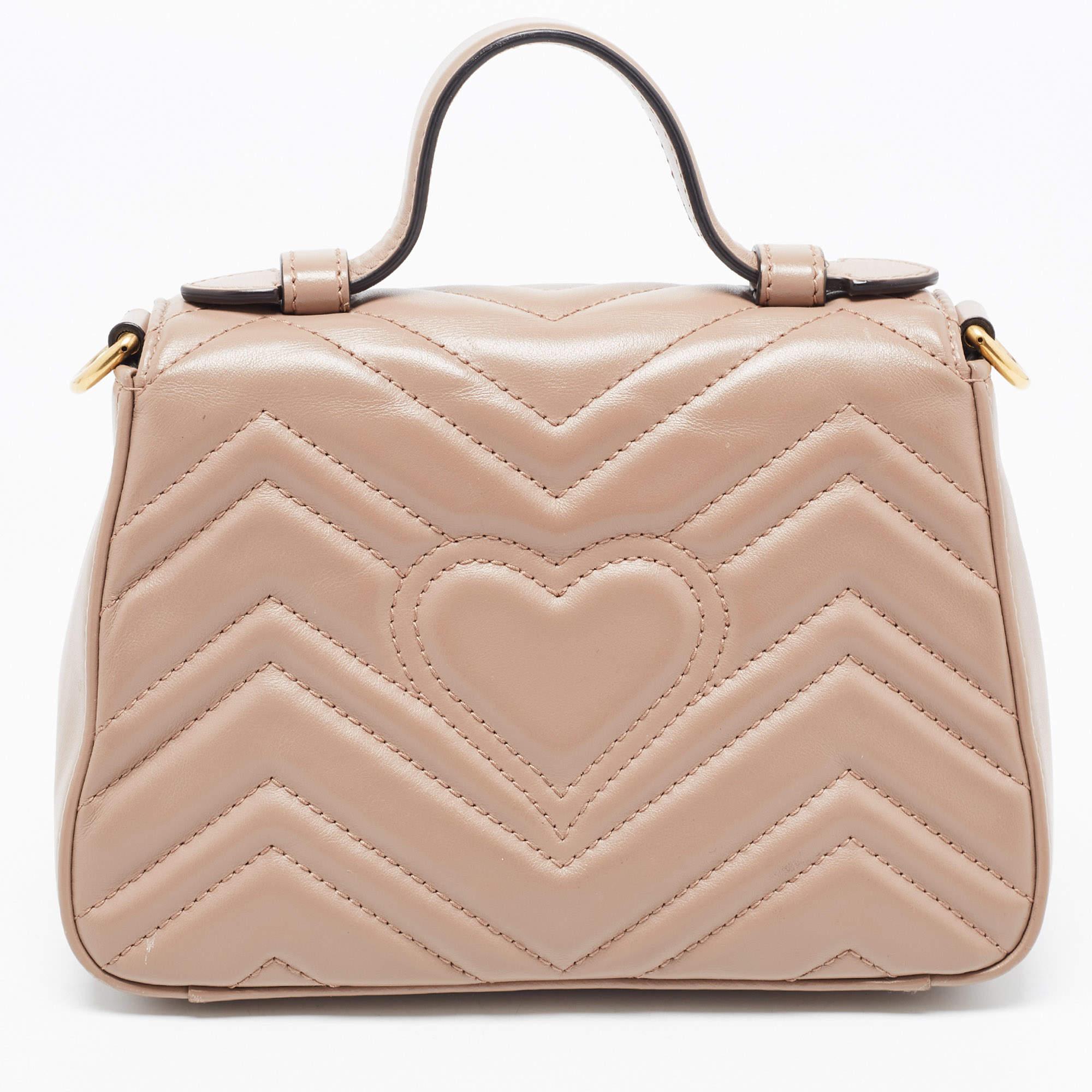 Perfect for conveniently housing your essentials in one place, this Gucci Mini GG Marmont bag is a worthy investment. It has notable details and offers a look of luxury.

Includes: Detachable Strap