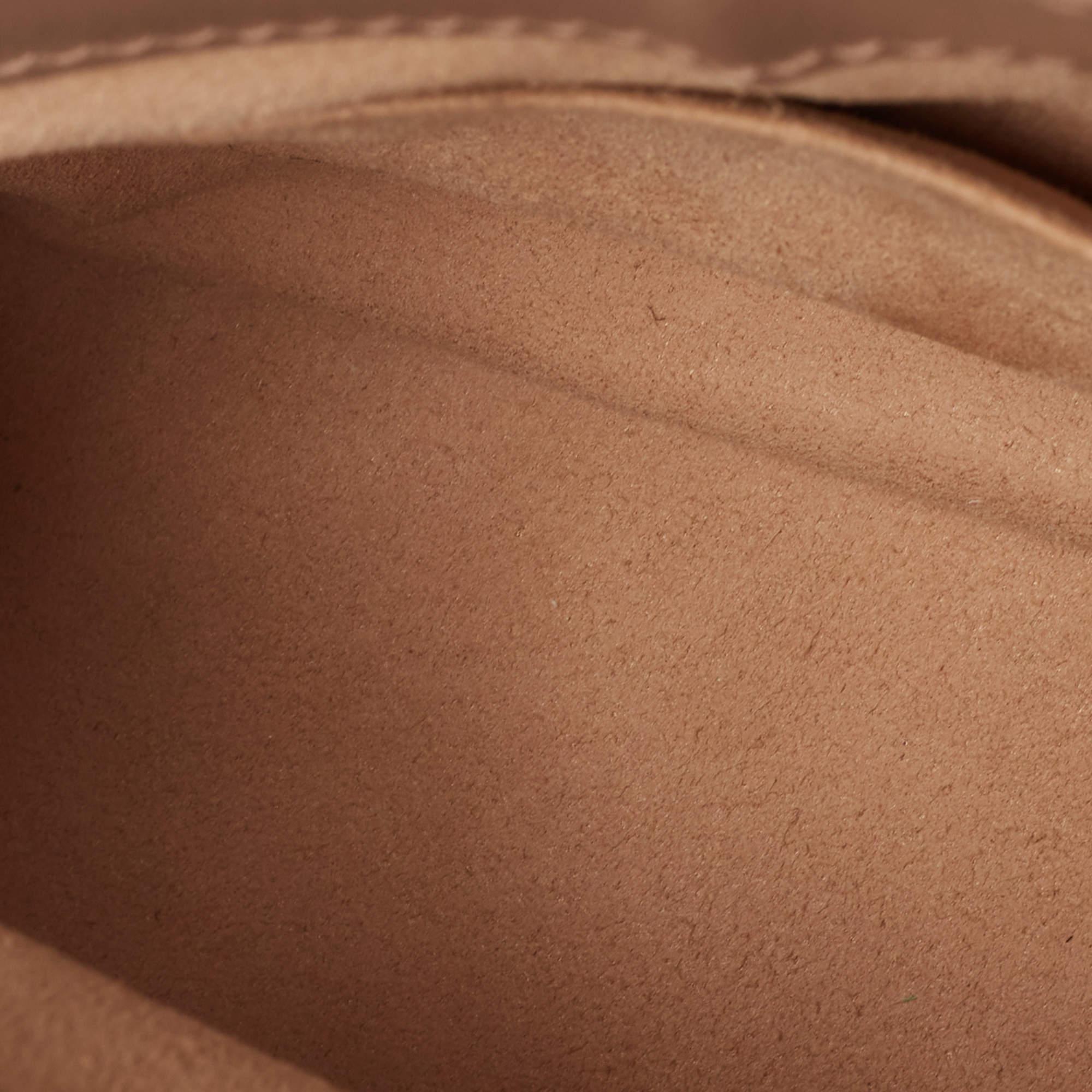 Gucci Bolso de Asa Superior Mini GG Marmont de Piel Matelassé Beige 2