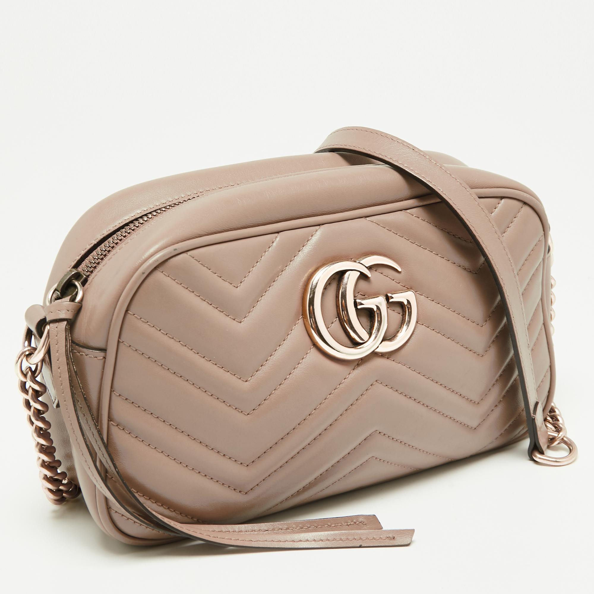 Gucci Beige Matelasse Leather Small GG Marmont Camera Crossbody Bag In Good Condition In Dubai, Al Qouz 2