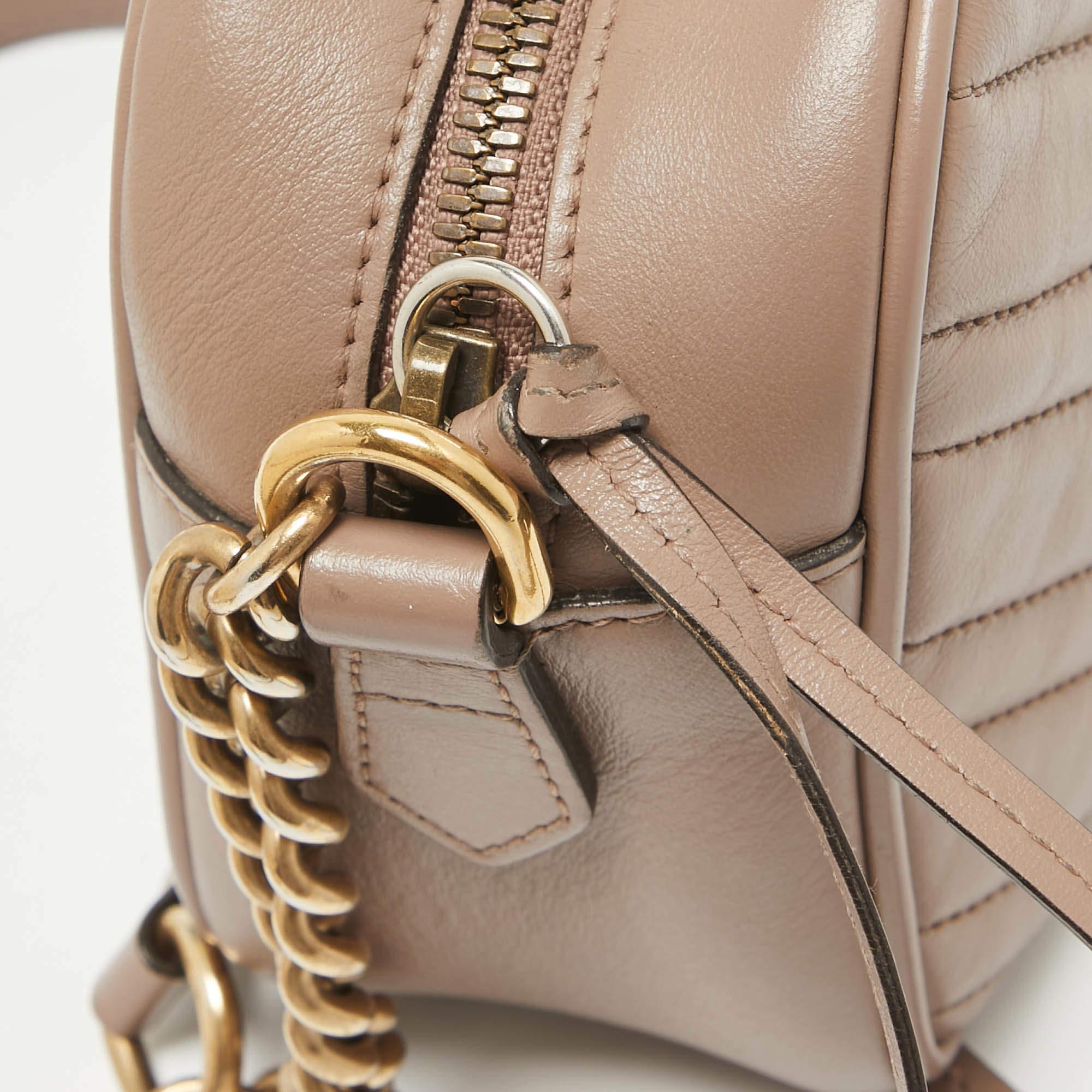 Gucci Borsa a tracolla piccola in pelle matelassé beige GG Marmont Camera in vendita 1