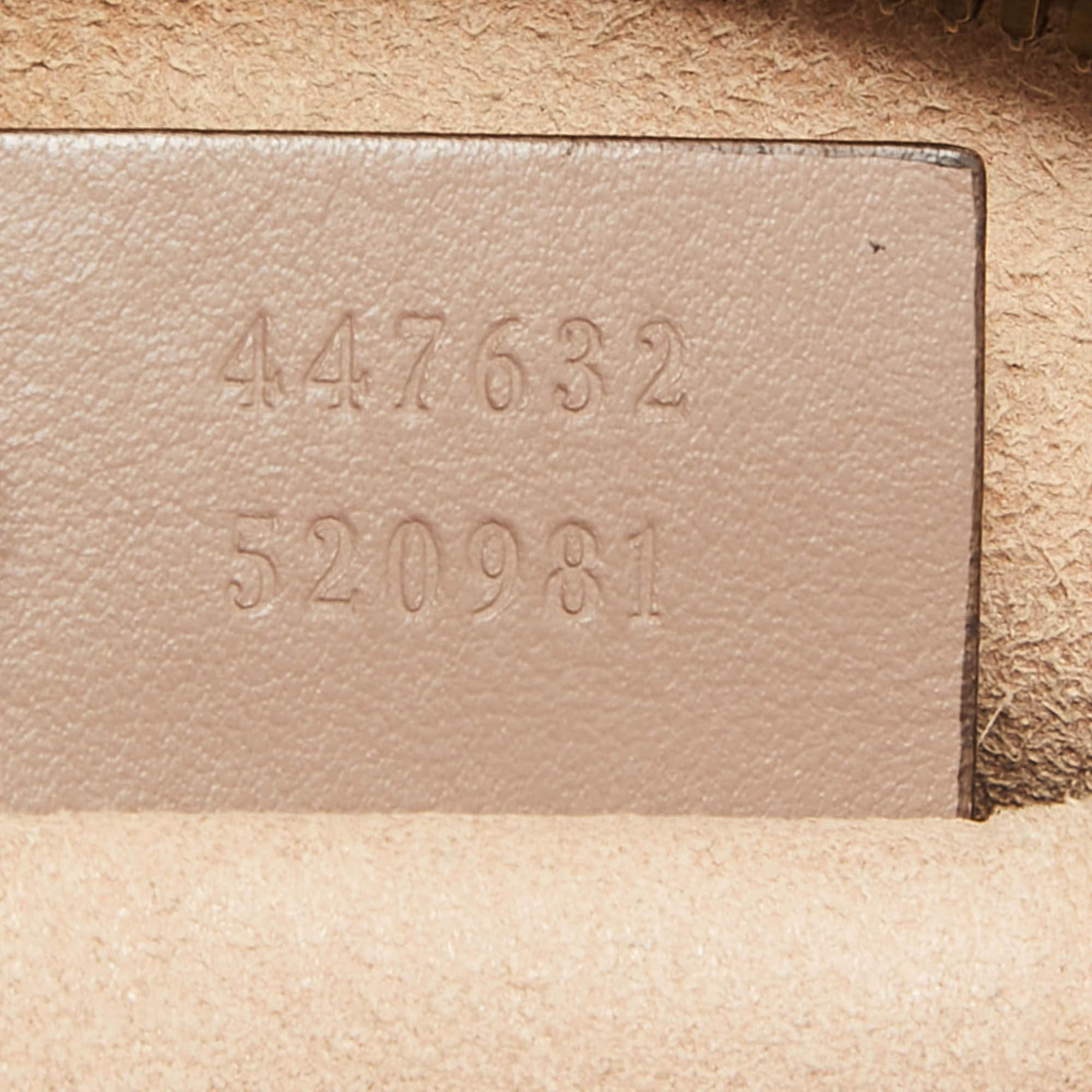 Gucci Borsa a tracolla piccola in pelle matelassé beige GG Marmont Camera in vendita 4