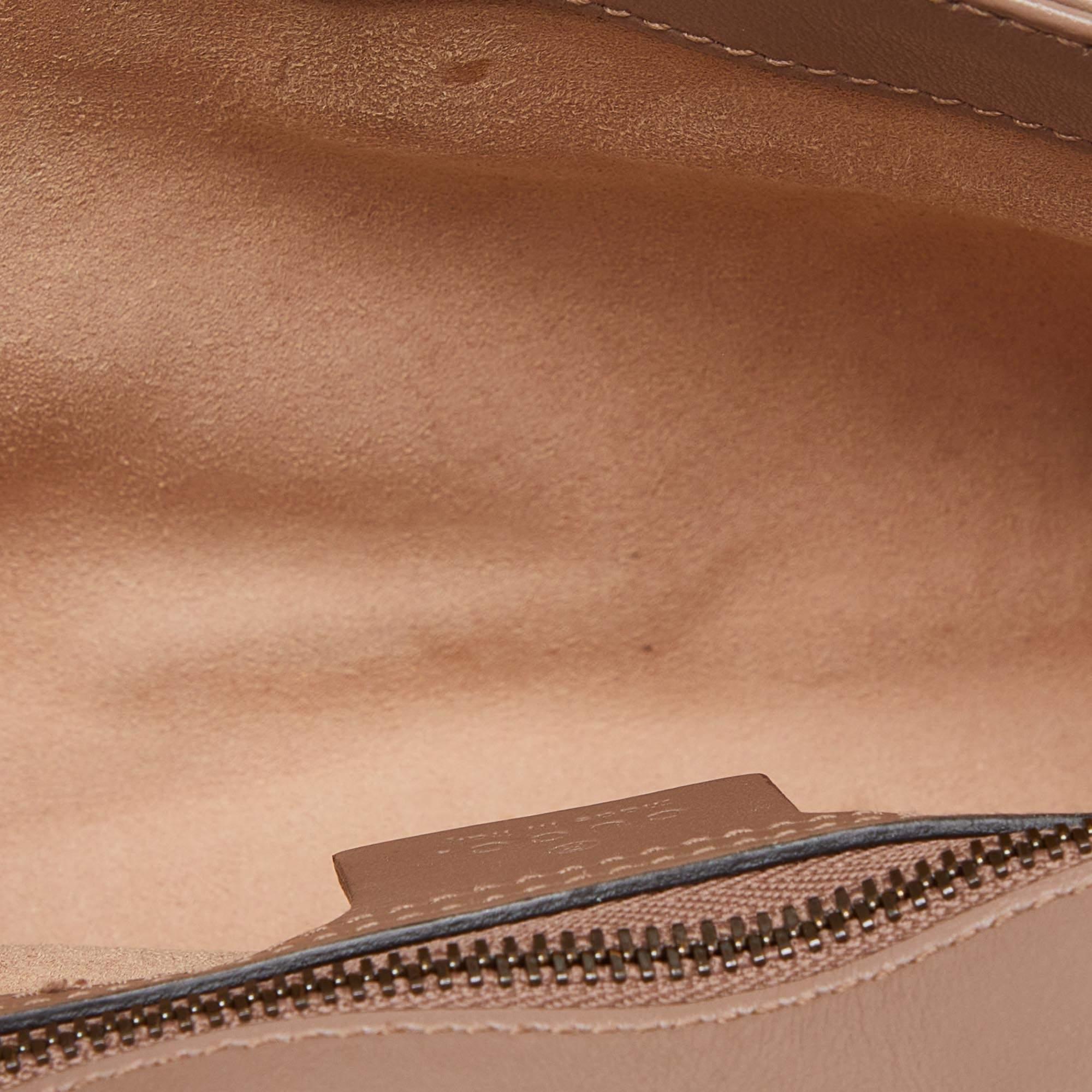 Gucci Beige Matelassé Leather Small GG Marmont Shoulder Bag Pour femmes en vente