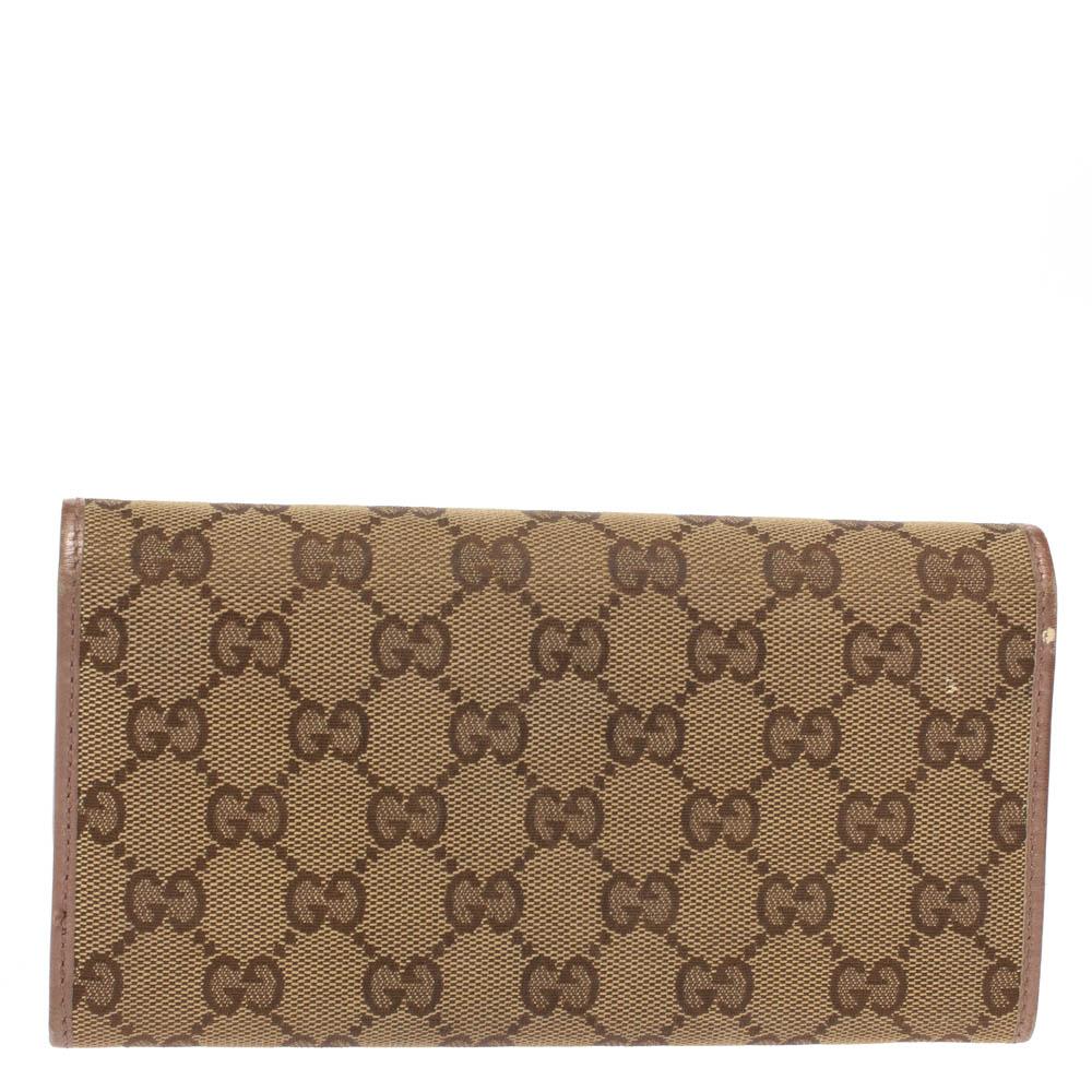 A Gucci continental wallet is just what you need to own. It has been crafted from GG canvas as well as leather and styled with a GG heart. It comes with a leather and fabric-lined interior that has multiple card slots, a zipped coin pocket and an