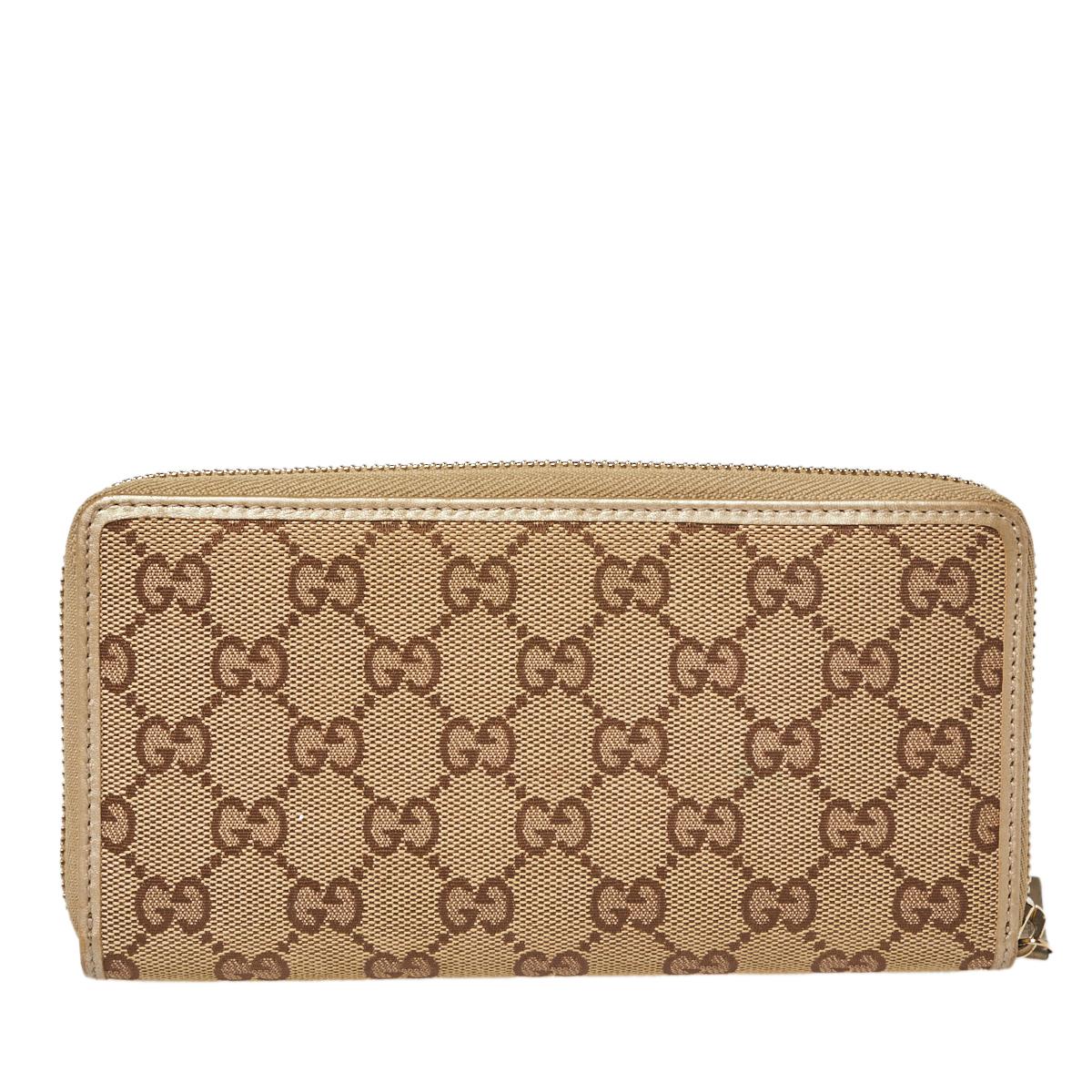 Made of signature GG canvas and leather dual hues, this Mayfair zip-around wallet from Gucci is a classy choice. The zip-around opens to multiple card slots and a zipped pocket. This wallet is complete with bow detail on the front with the signature