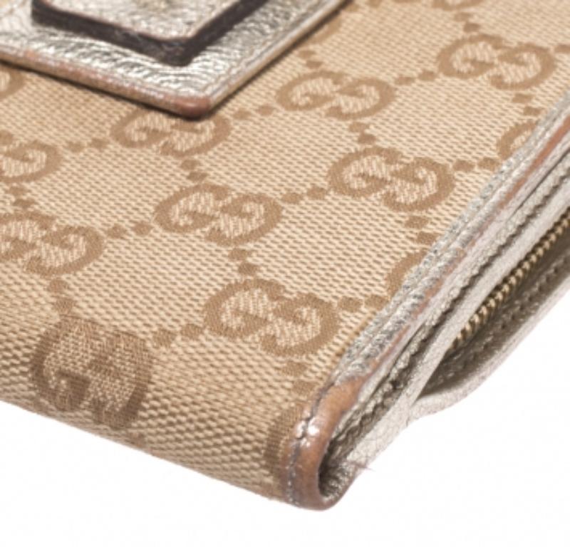 Gucci Beige/Metallic Gold GG Canvas Abbey D Ring Compact Wallet en vente 1