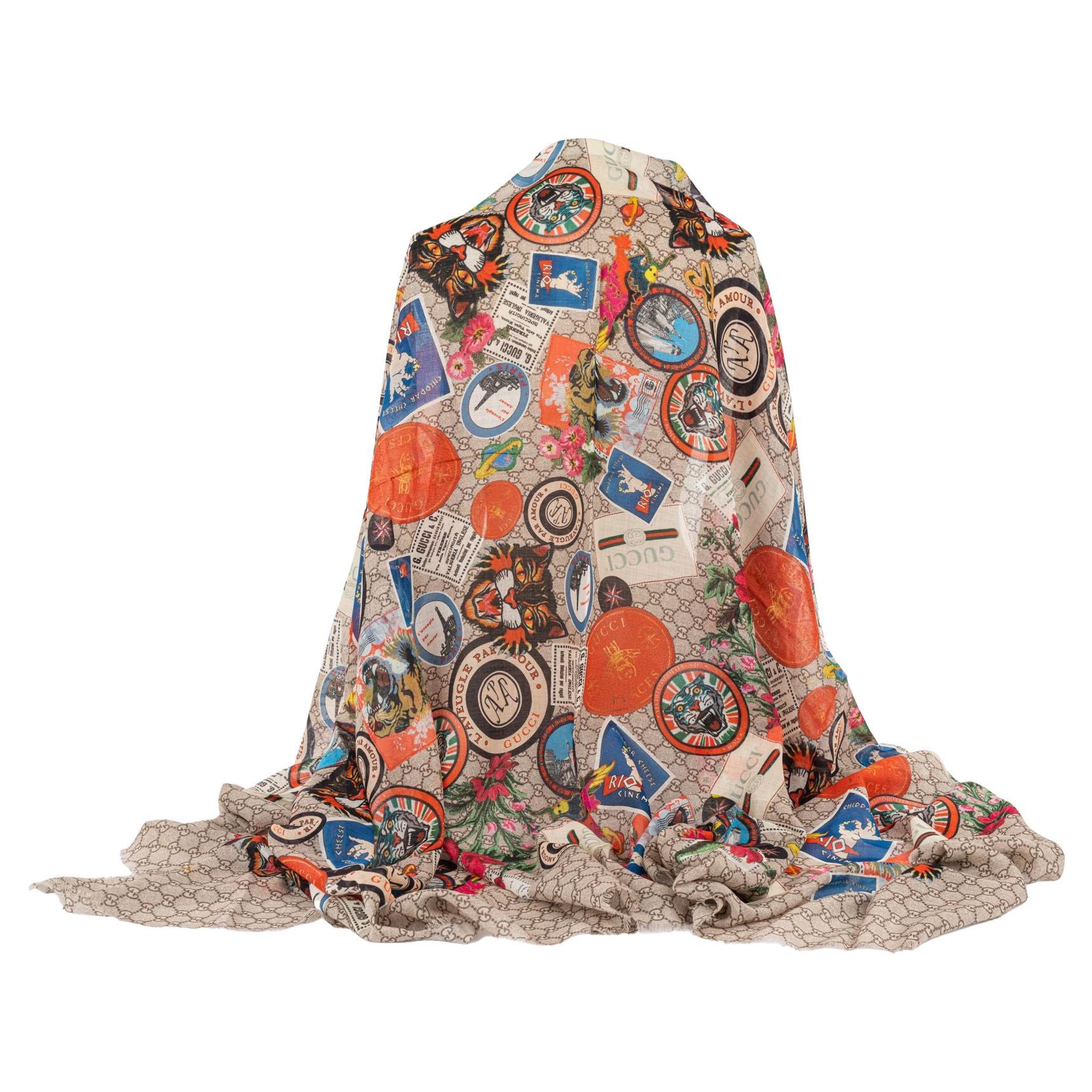 Gucci Schal mit Patch-Print-Motiv in Beige