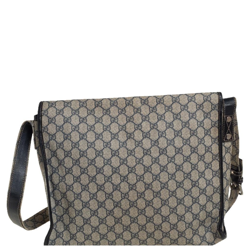 This messenger bag by Gucci is designed to be practical and stylish. Crafted from GG Supreme canvas & leather, it features a flap closure, web detailing, and a well-sized interior. The bag can be carried on the shoulder or as a crossbody using the