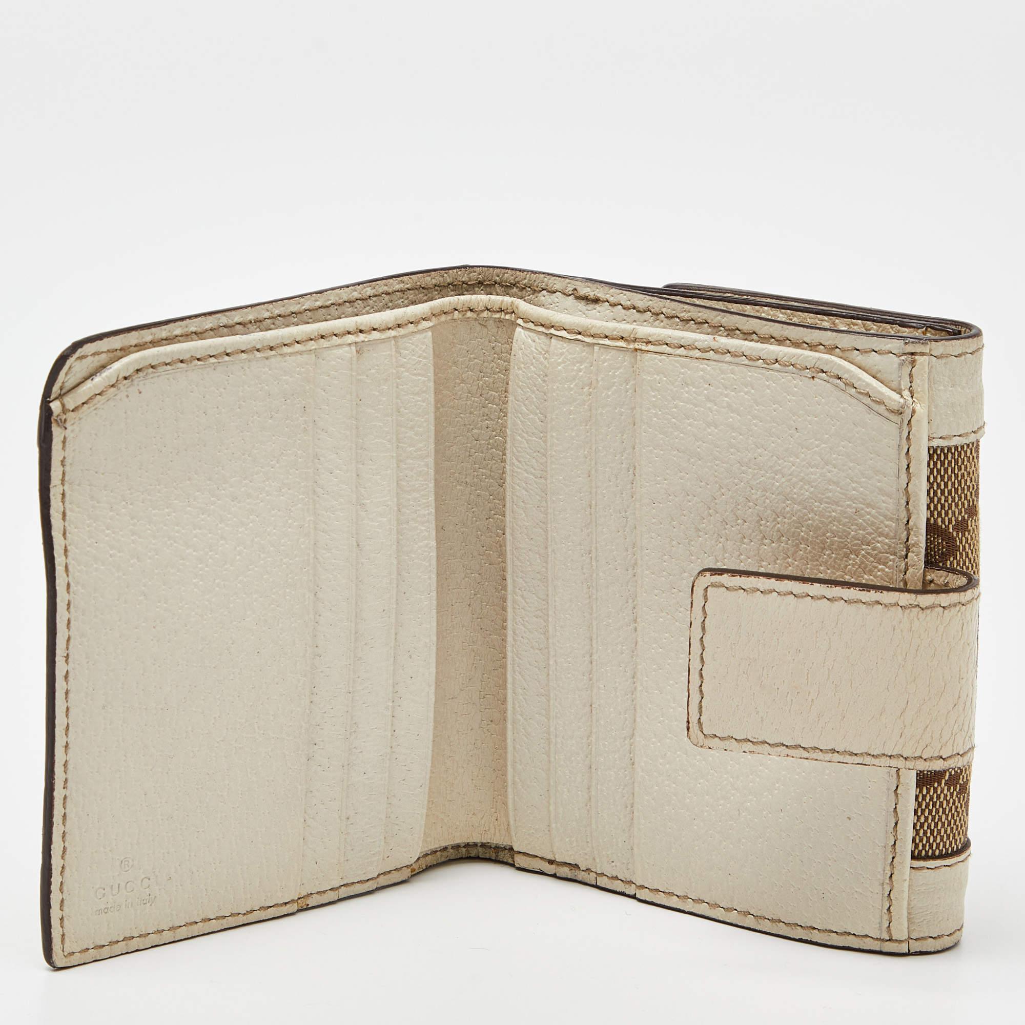 Gucci Beige/Off White GG Canvas and Leather Compact Wallet In Good Condition In Dubai, Al Qouz 2