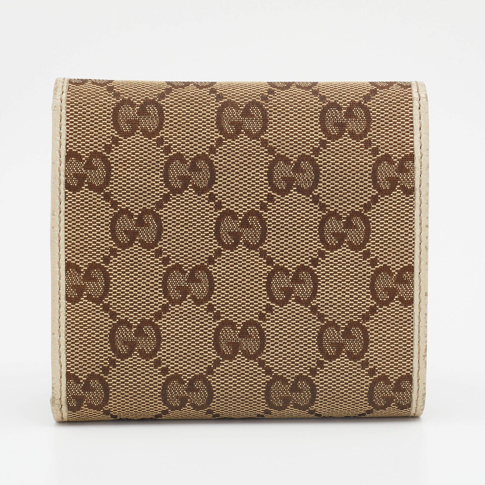 Crafted from GG canvas and leather, this Princy trifold wallet from Gucci has an eye-catching style. It is designed to neatly house all the things you need and also to deliver an instantly-recognizable look of luxury.

