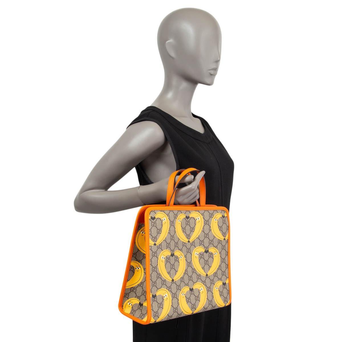 GUCCI beige & orange GG Supreme Canvas BANANA PRINT Tote Bag In New Condition In Zürich, CH