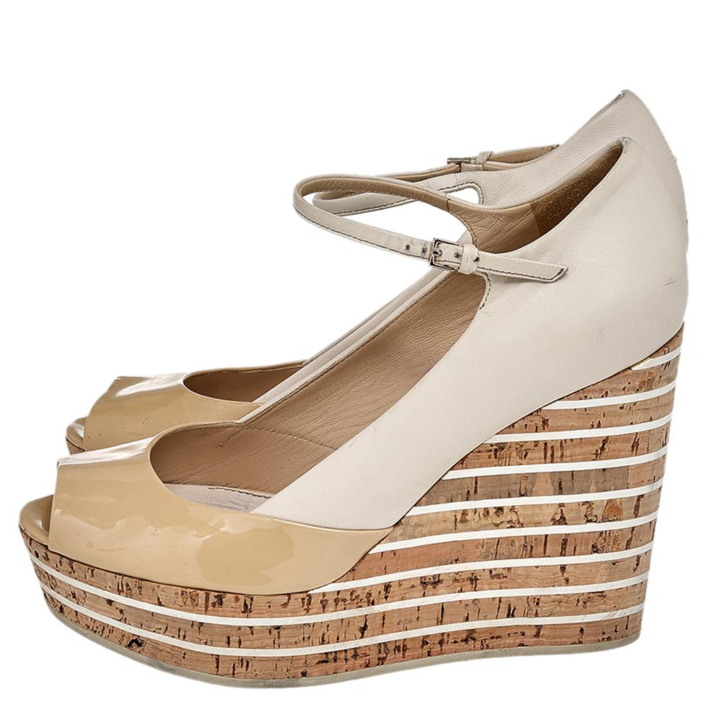 Gucci Beige Patent And Leather Cork Wedge Slingback Sandals Size 38 For Sale 1