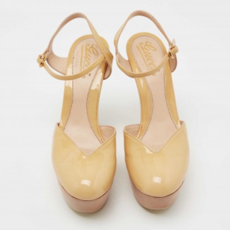 Gucci Beige Patent Leather Ankle Strap Wooden Ankle Strap Clog Size 37 For Sale 5