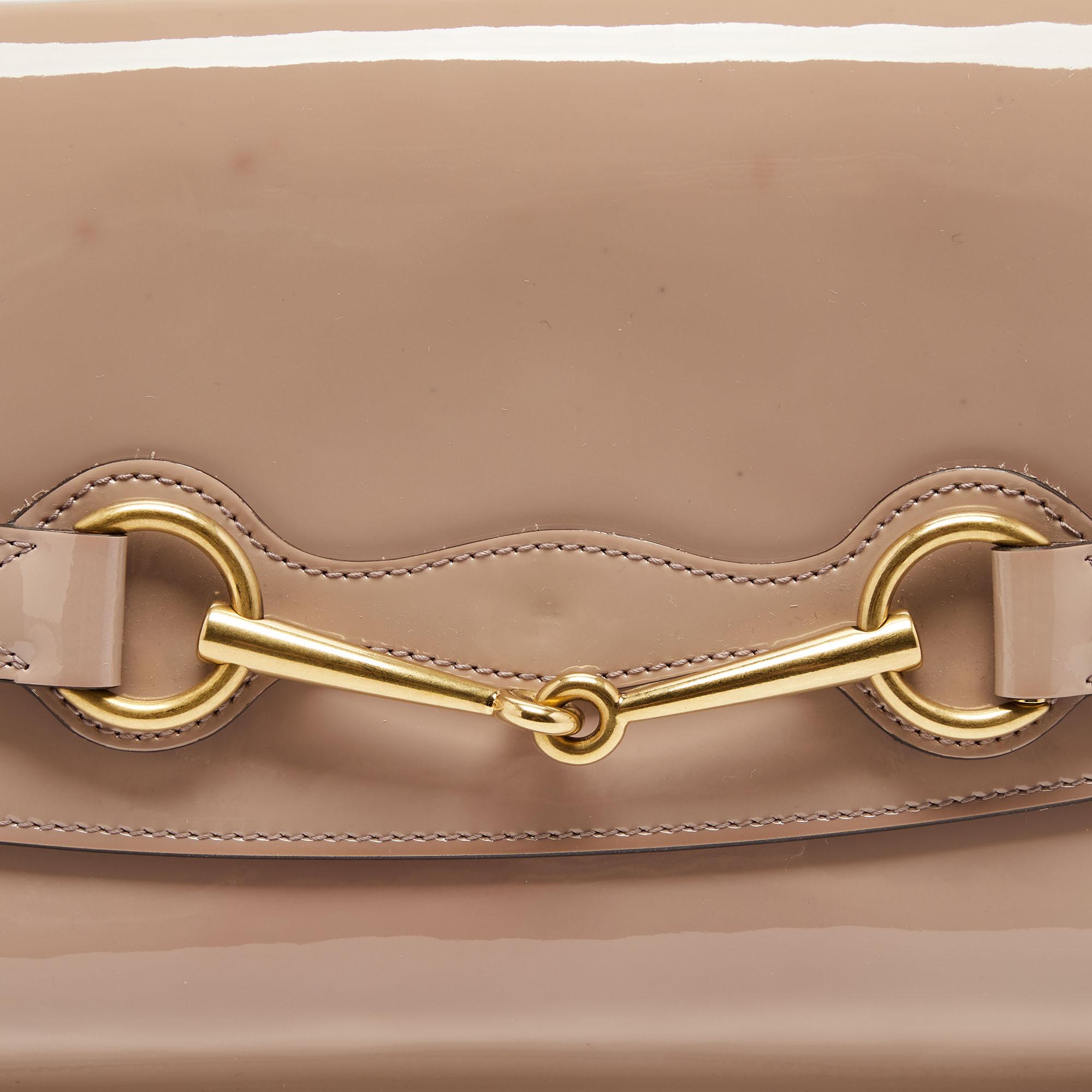 Gucci Beige Patent Leather Bright Bit Clutch In Good Condition In Dubai, Al Qouz 2