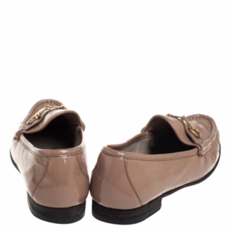 Women's Gucci Beige Patent Leather Horsebit Slip On Loafers Size 38 For Sale