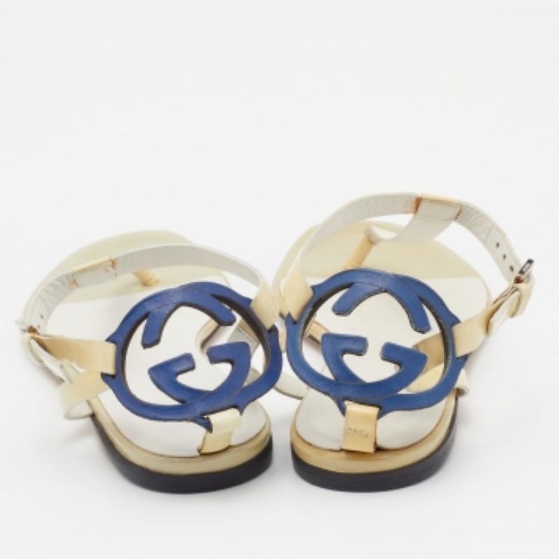 Women's Gucci Beige Patent Leather Interlocking G Thong Flat Sandals Size 35 For Sale