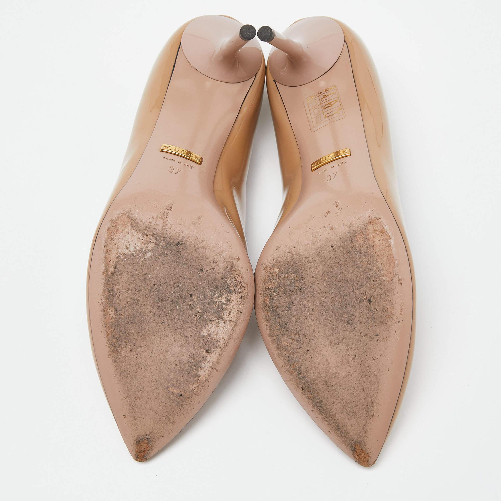 Gucci Beige Patent Leather Knotted Bow Detail Pumps Size 37 In Good Condition In Dubai, Al Qouz 2