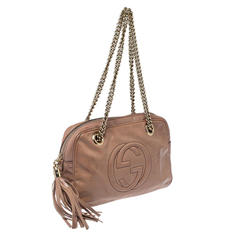 Gucci Beige Patent Leather Large Soho Chain Shoulder Bag In Good Condition In Dubai, Al Qouz 2