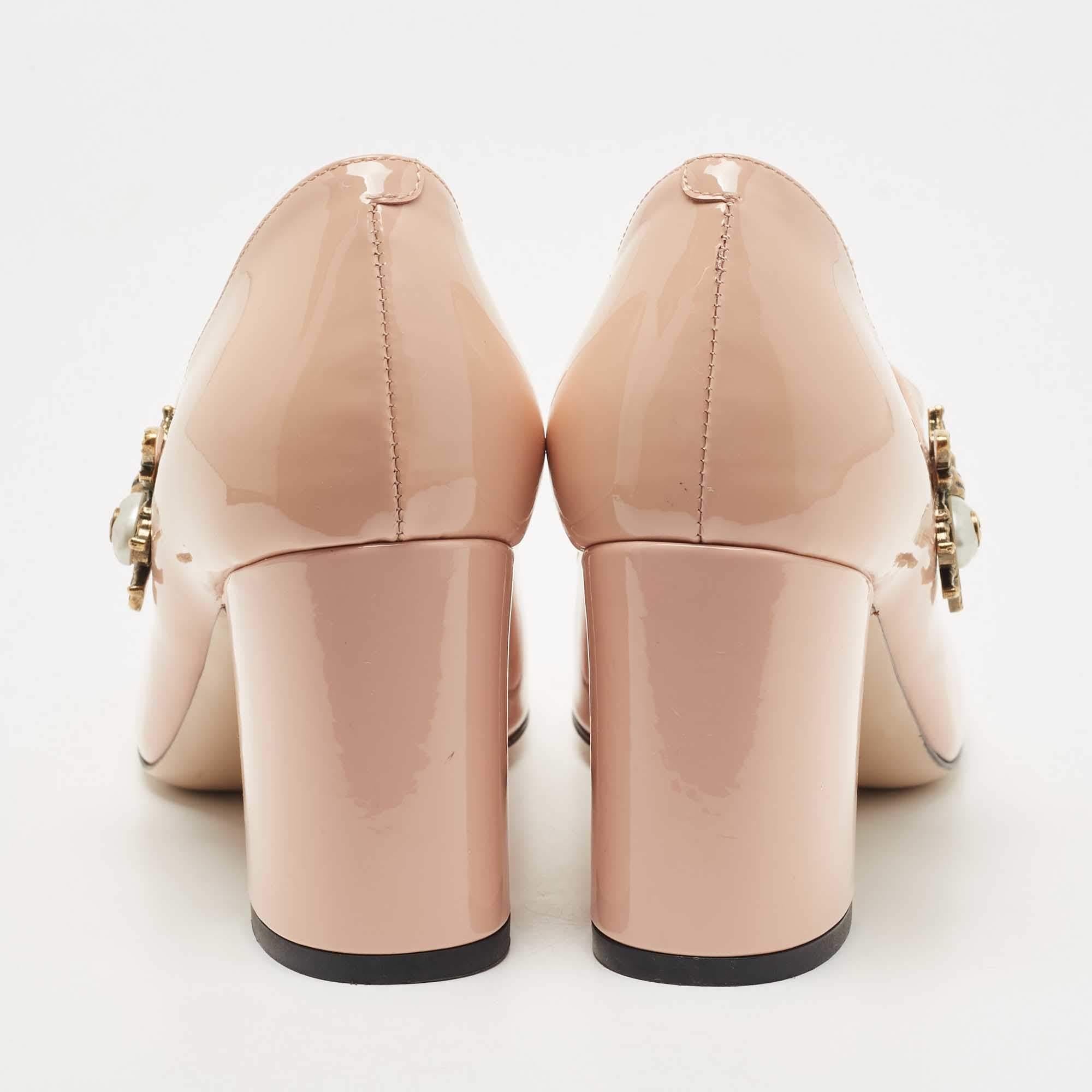 Gucci Beige Patent Leather Lois Bee Mary Jane Block Heel Pumps Size 37 In Good Condition In Dubai, Al Qouz 2