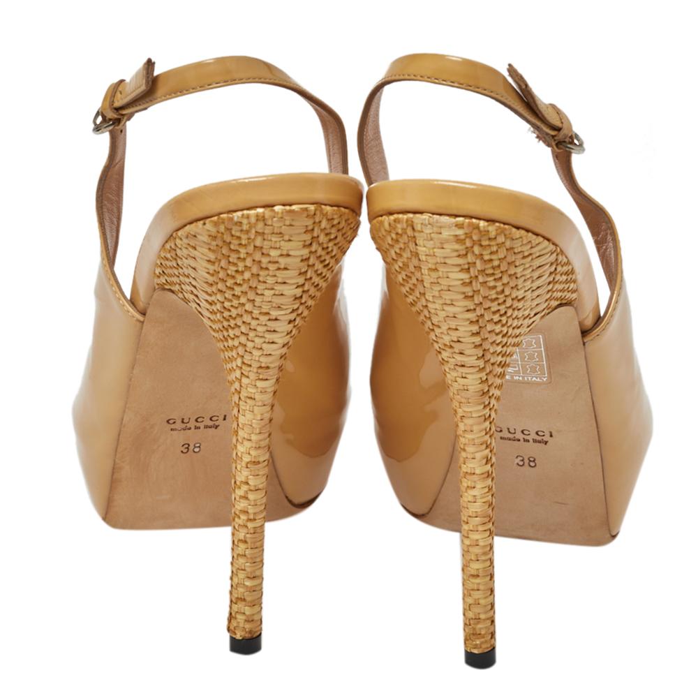 Gucci Beige Patent Peep Toe Platform Ankle Strap Cut Out Sandals Size 38 In Good Condition For Sale In Dubai, Al Qouz 2