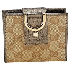 Gucci - Portefeuille compact D Ring en toile et cuir beige/étain GG