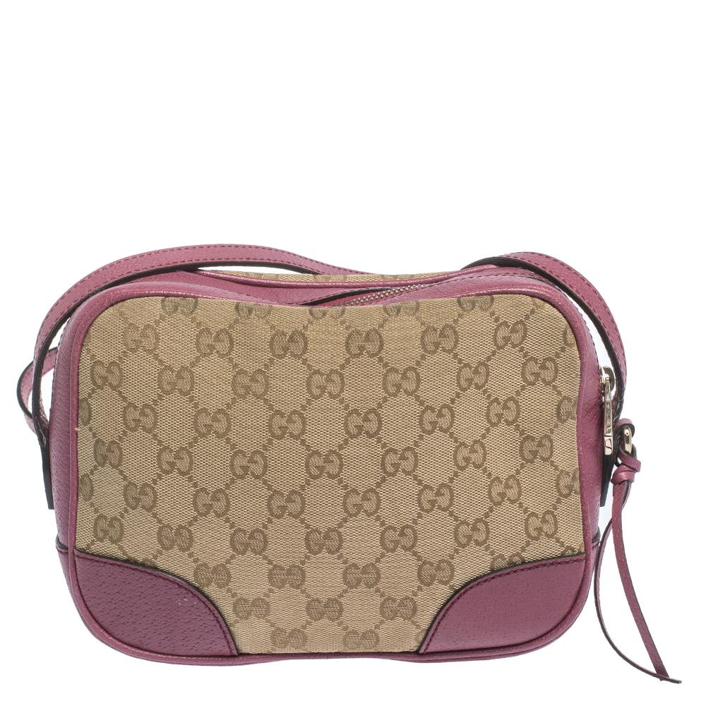 This crossbody bag by Gucci is an ideal option for keeping your daily essentials safe. Step out in style by adorning this GG canvas and leather bag luxuriously prepared with high standard materials. The fabric interior of the bag is also well-sized.