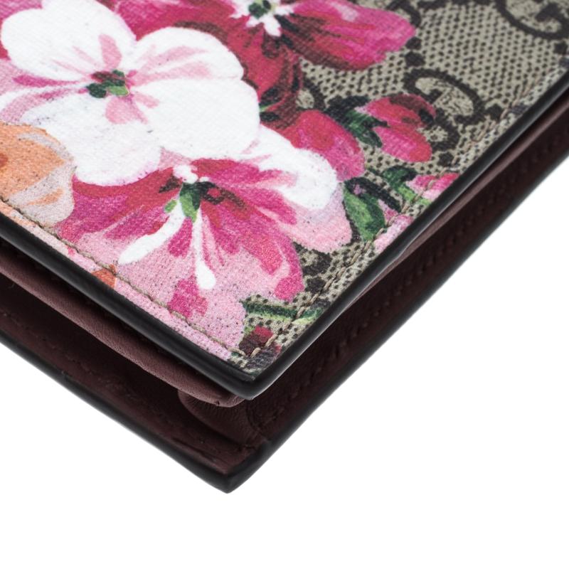 Gucci Beige/Pink GG Supreme Canvas Blooms Card Case 1