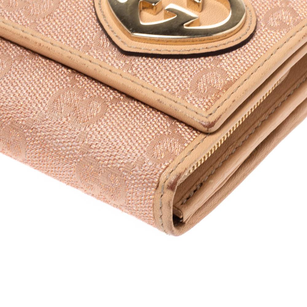 Gucci Beige/Pink Shimmer GG Canvas Lovely Heart Continental Wallet In Good Condition In Dubai, Al Qouz 2