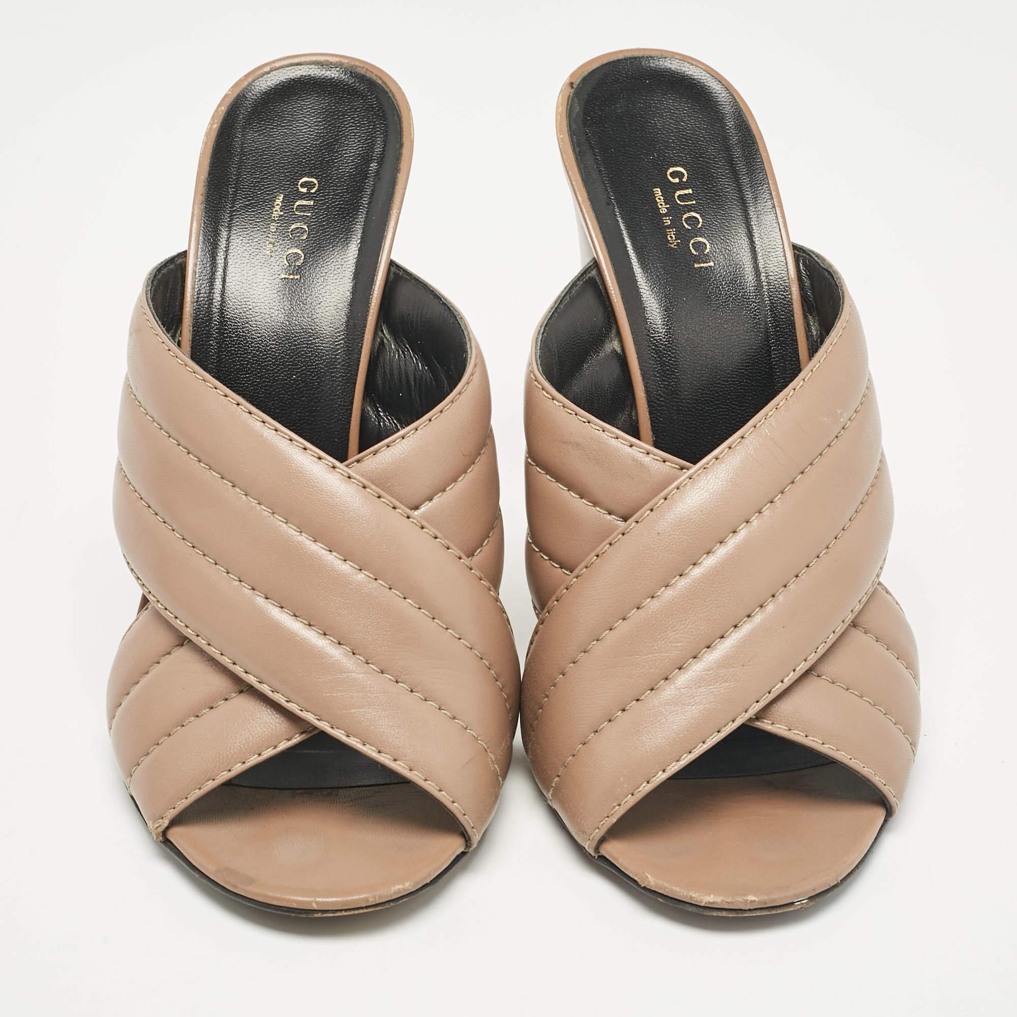 Gucci Beige Quilted Leather Webby Slide Sandals Size 40 In Good Condition In Dubai, Al Qouz 2