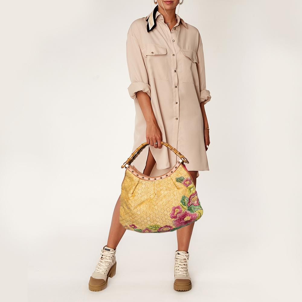 Beige Raffia Bambus-Hobo mit Blumendruck von Gucci im Zustand „Gut“ in Dubai, Al Qouz 2