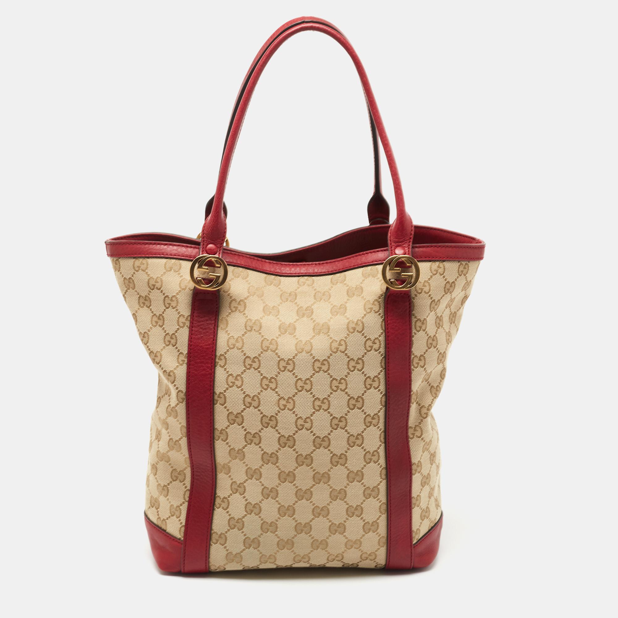 The simple silhouette and the use of GG canvas and leather for the exterior bring out the appeal of this Gucci tote. It features dual handles, gold-tone hardware, and a lined interior.

Includes: Original Dustbag

