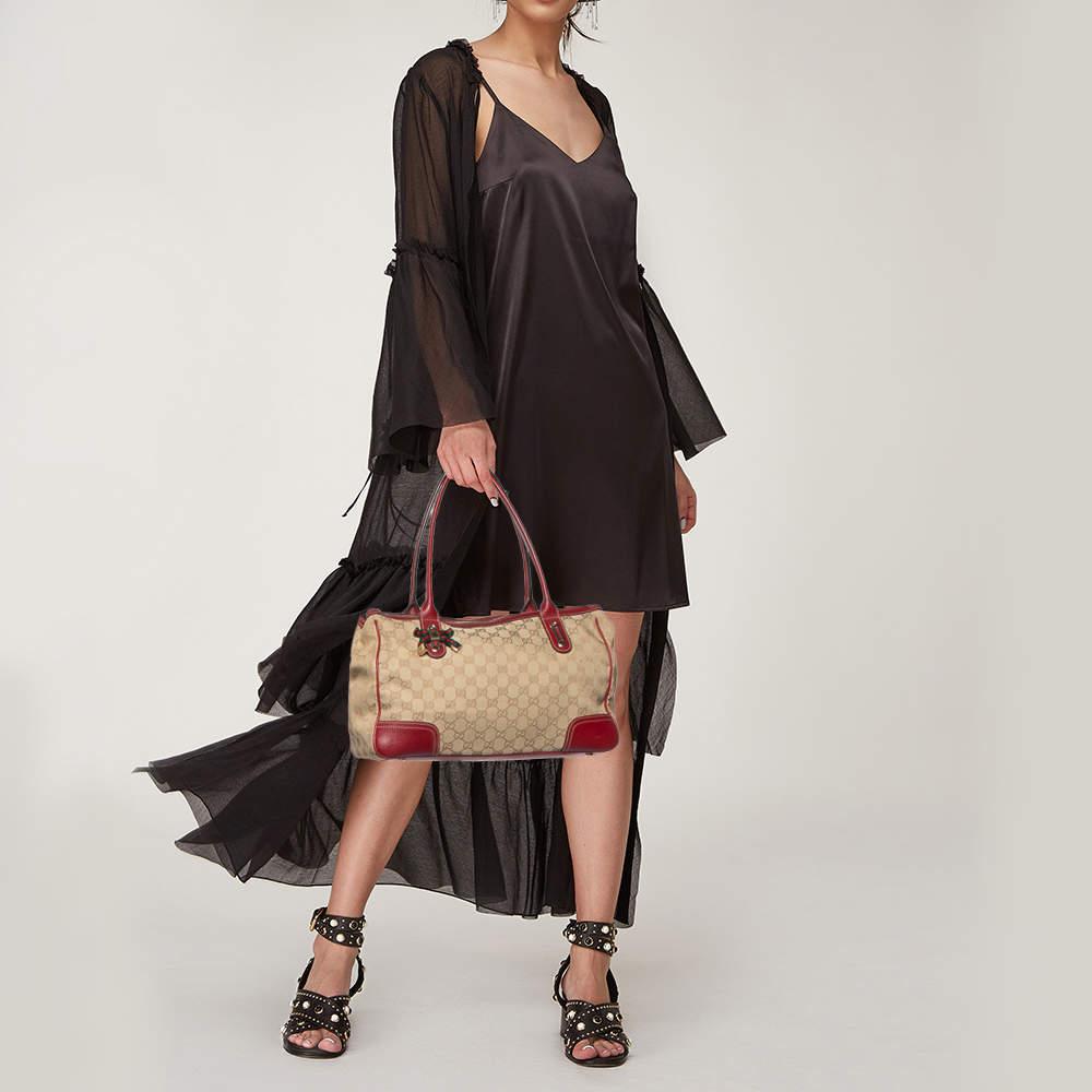 This alluring tote bag for women has been designed to assist you on any day. Convenient to carry and fashionably designed  the tote is cut with skill and sewn into a great shape. It is well equipped to be a reliable accessory.